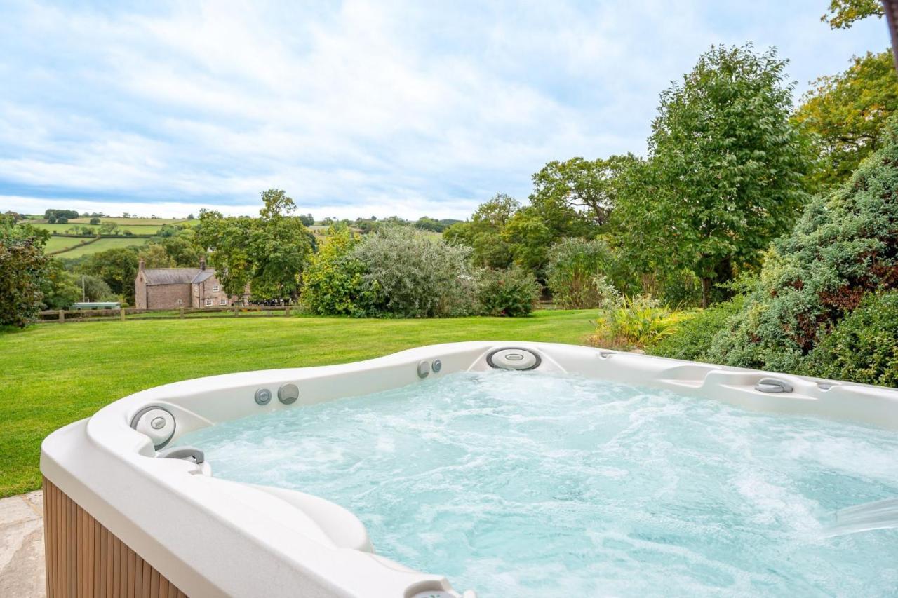 Tinkers Folly Villa Harrogate Exterior photo