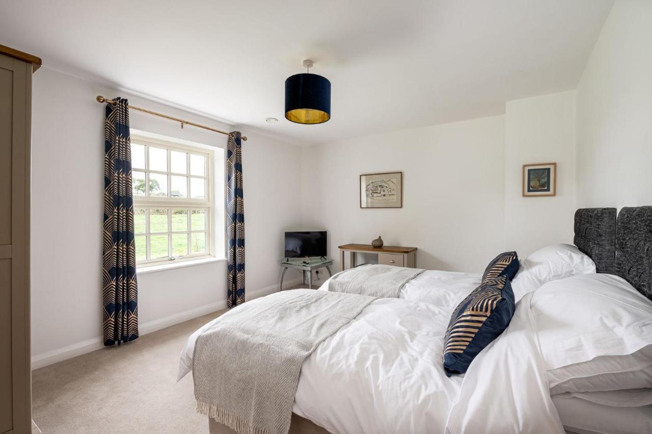 Tinkers Folly Villa Harrogate Exterior photo